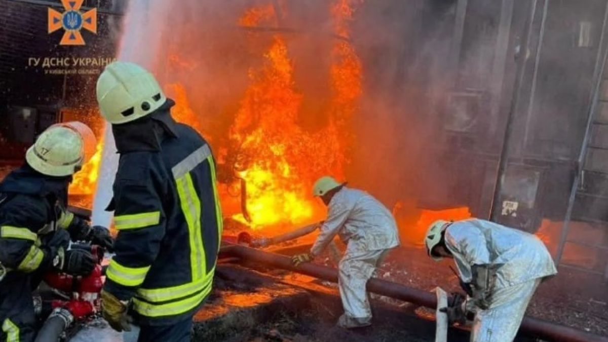 Дронове камикадзе атакуват отново Киев и други украински градове, ехтят експлозии ВИДЕО