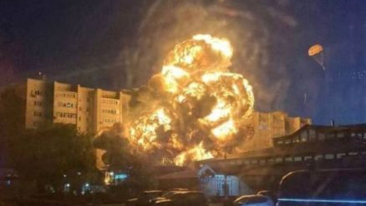 Боен самолет рухна върху жилищна сграда в Русия ВИДЕО 