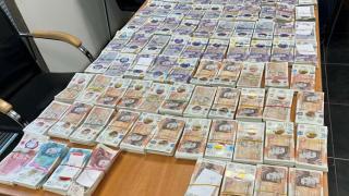 Никога не сте виждали на куп толкова пари, колкото митничари спипаха на  ГКПП "Капитан Андреево" СНИМКИ