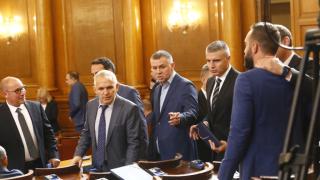 Хазарта показа отвратителни кадри как Цончо Ганев плюе по депутатите БЛИЦ TV