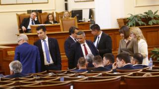Проф. Коларова вещае още от същия цирк в НС, ако налице е това нещо