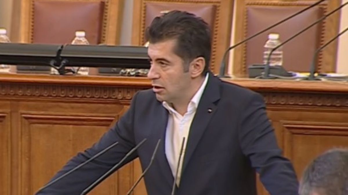 Депутатите се върнаха в пленарна зала, Кирил Петков взе думата и...