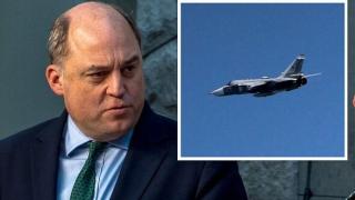 Опасна бойна ситуация с руски и британски самолет в небето над Черно море ВИДЕО
