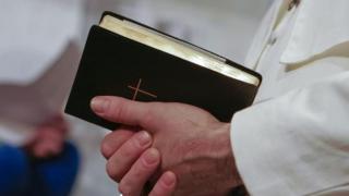 Още потресаващи разкрития около 12-г момиченце, изнасиленото от над 200 мъже, замесени са поп, полицай и лекар
