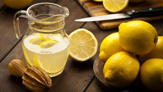 Пийте вода с лимон всяка сутрин, един месец и вижте какво ще стане