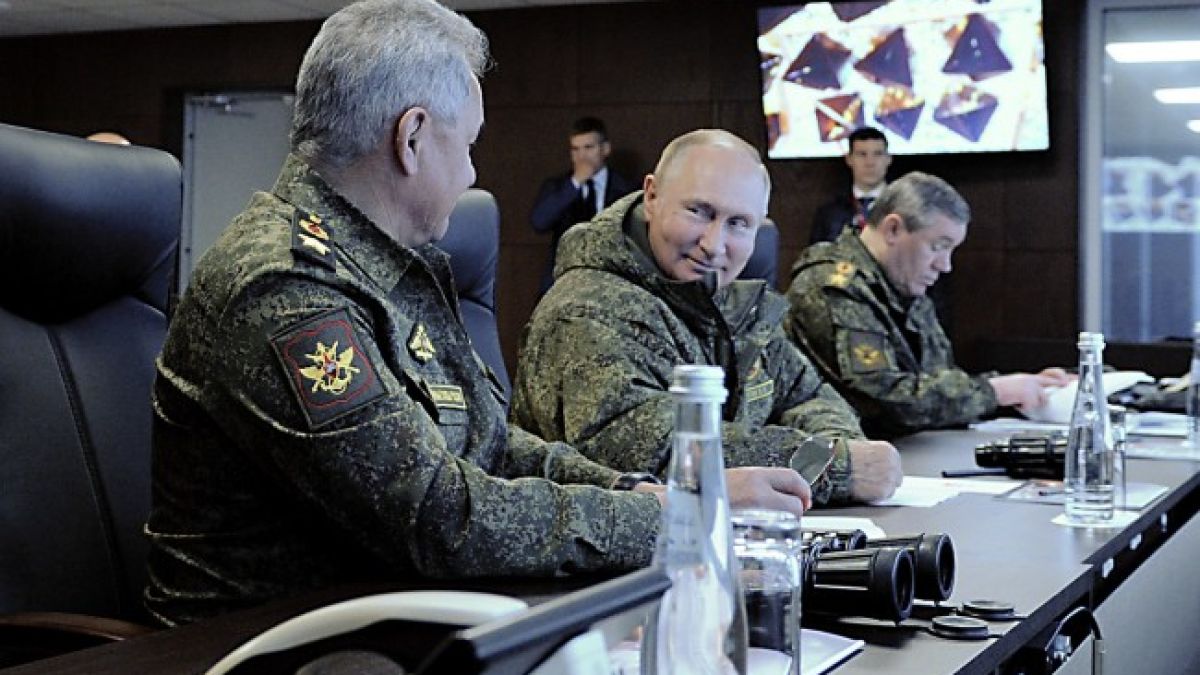 Bloomberg: Ще се подчинят ли генералите, ако Путин даде заповед за ядрен удар?