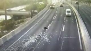 Пари от небето: Крадци направиха голяма издънка ВИДЕО