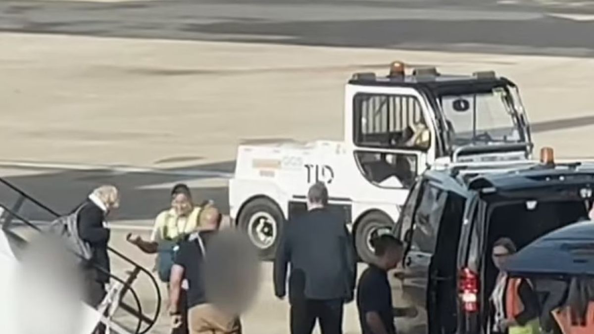 Борис Джонсън прекъсна почивката си в Доминикана и се отправи към... ВИДЕО 