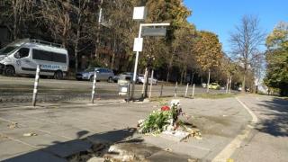 Блокираха смъртоносното кръстовище, където беше пометена 19-г. Вики
