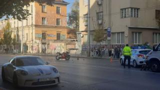 Сигнал до БЛИЦ! Меле с "Порше" в центъра на София СНИМКИ