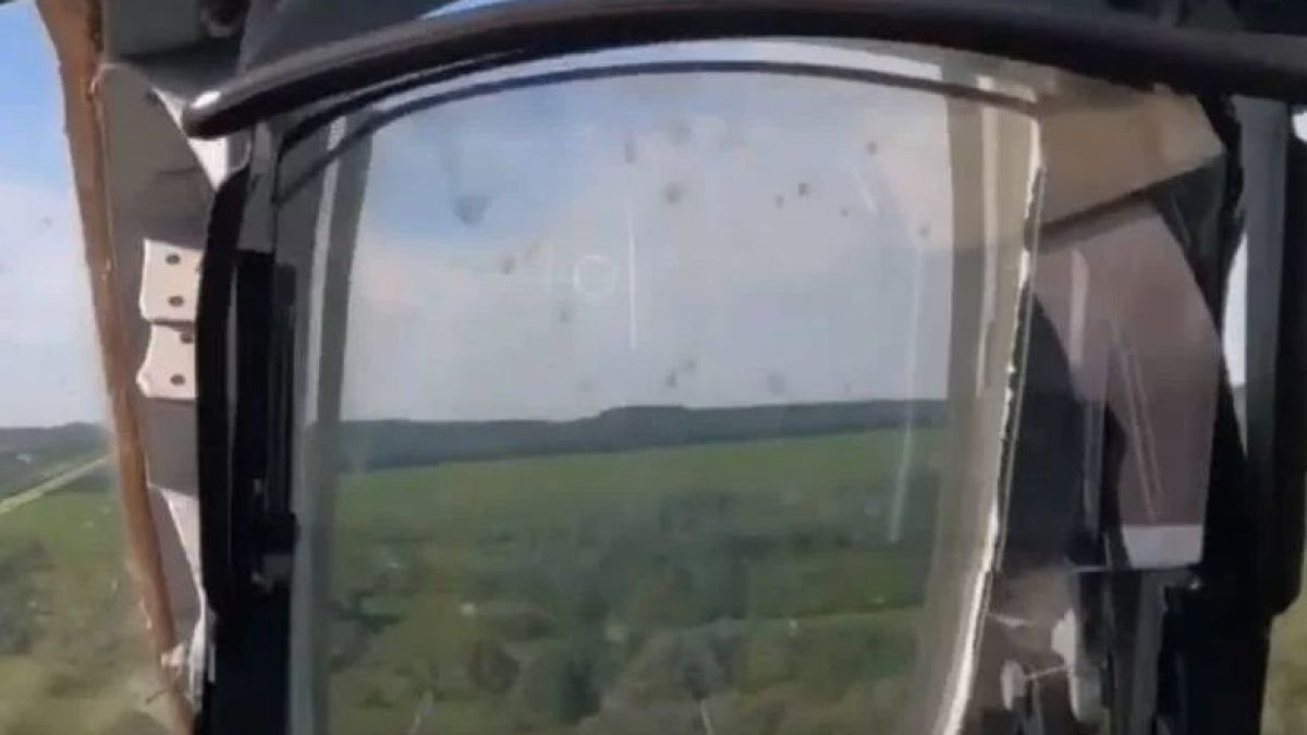 ВИДЕО от войната: Пилот на Су-24 катапултира секунда преди да се разбие