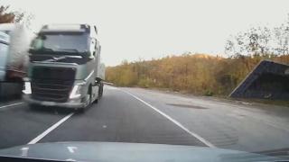 Така не се кара: Шофьор на камион изправи косите на всички в "Хаинбоаз" ВИДЕО