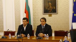 Петков и Василев отрязаха окончателно Корнелия Нинова 