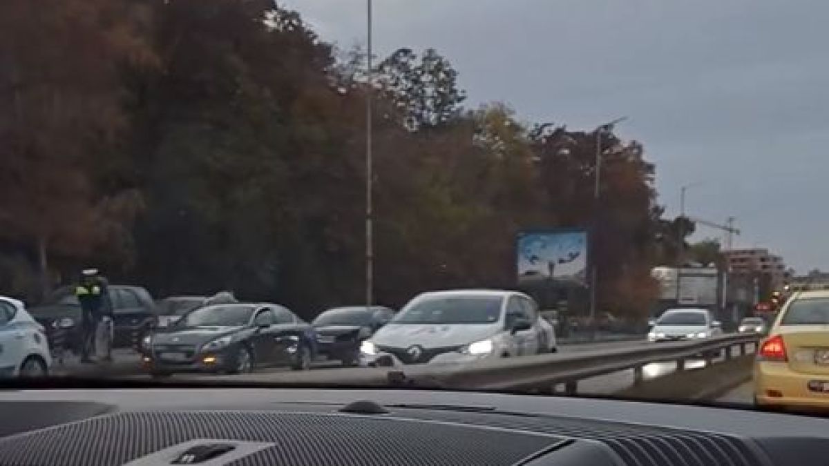 Само в БЛИЦ! Верижно меле блокира ключов столичен булевард в час пик 
