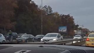 Само в БЛИЦ! Верижно меле блокира ключов столичен булевард в час пик 