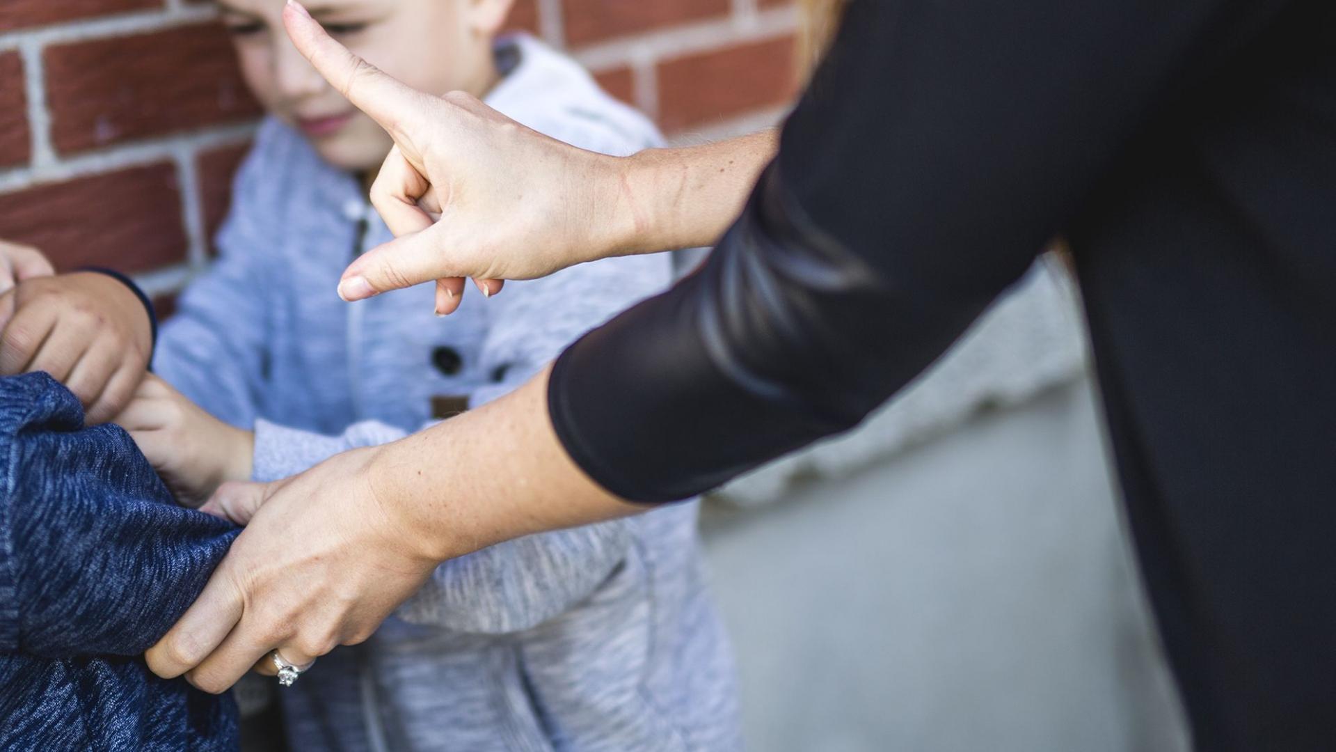 Тежко им: Затягат примката около ромчетата, пребили деца в Ботевград