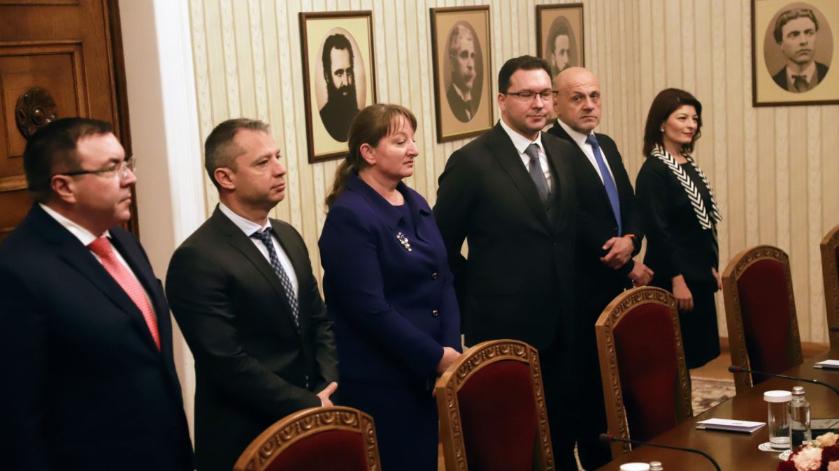 От ГЕРБ заплитат мистерия с мандата, мълчат по най-горещия въпрос