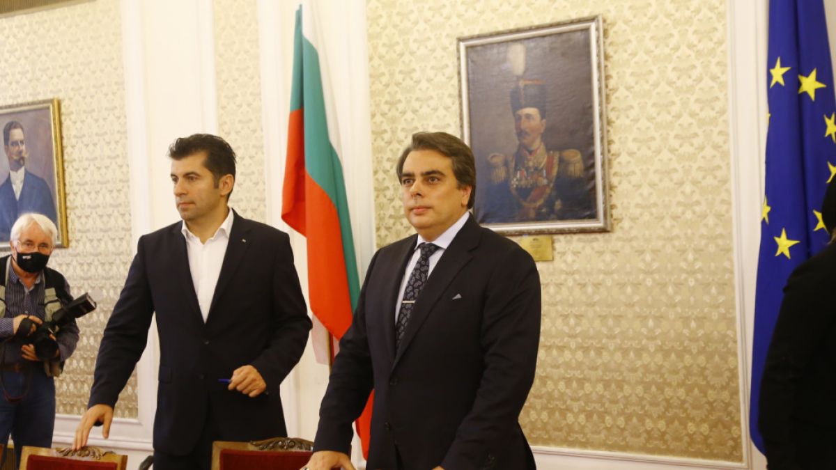 Властта отменя забрана на Кирил Петков за горивата