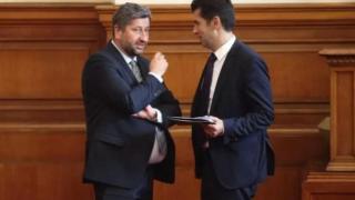 Политолог: Вече се оформи коалицията "Мадуро", всички знаят, че машините...