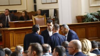 Кирил Петков отново негодува заради изборите и гласуването