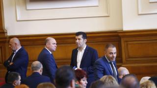 Кове се политическото бъдеще на България: ГЕРБ и ПП сядат на една маса