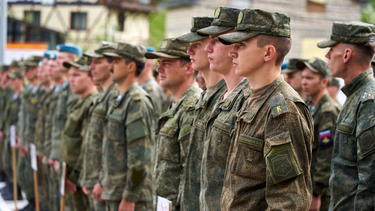 Узбекистанци в руски завод получиха повиквателни за мобилизация 