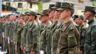 Узбекистанци в руски завод получиха повиквателни за мобилизация 