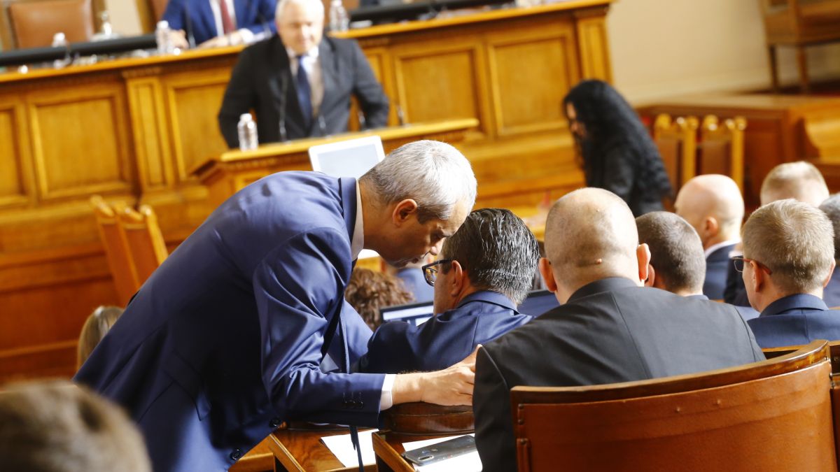 Политолог с бомбастична новина за това какво ще се случи следващите няколко дни в НС