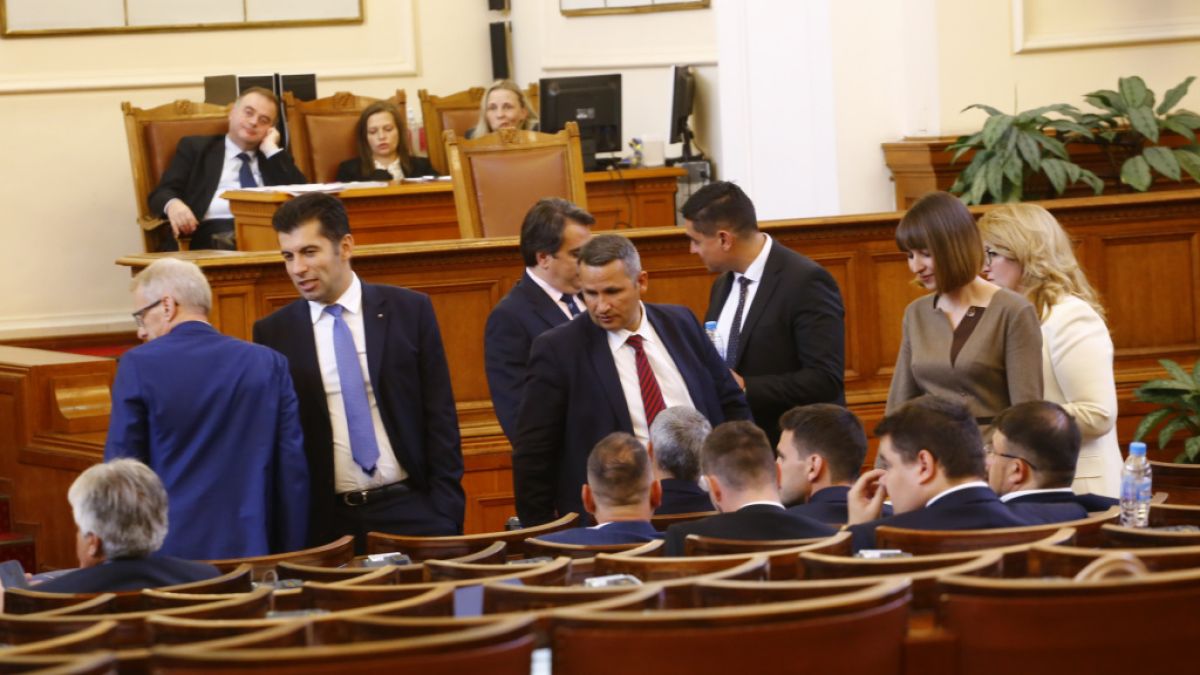 Две от горещите комисии в парламента вече си имат нови шефове