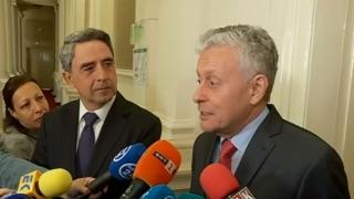 Евгени Петров: И какво се оказа? Трактора бил по-приемлив посредник от Плевнелиев-Паси?
