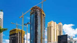 Най-големият удар и 10-годишен спад сковаха имотния пазар