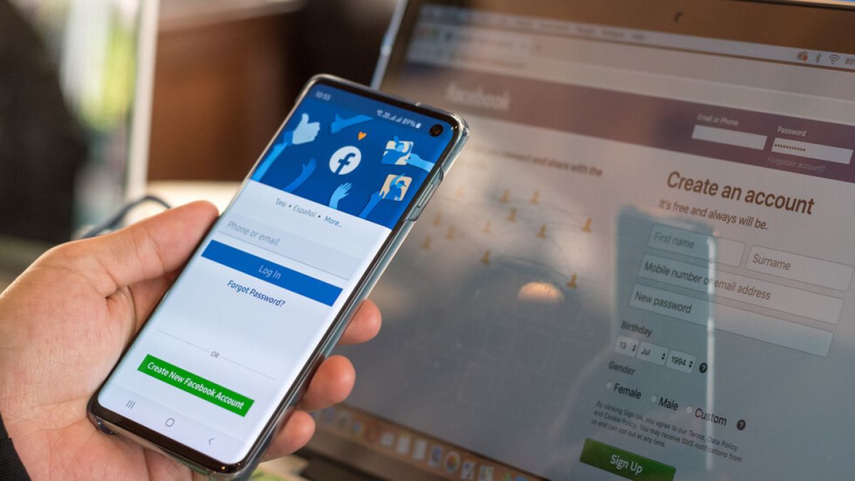 Шефът на Facebook се готви да затрие индустрия за 400 милиарда долара