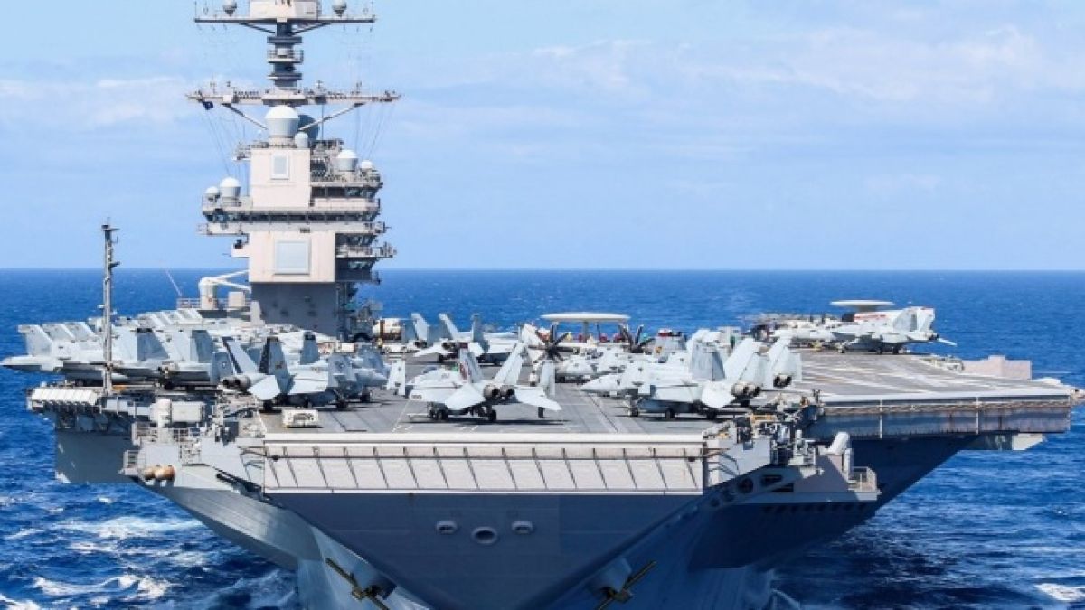 Най-мощната ударна група на ВМС на САЩ, начело със самолетоносача "Джералд Форд", пое към Европа СНИМКИ