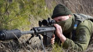 ВИДЕО от войната: Украински граничари отблъснаха нападение на руснаци и унищожиха бронирана машина