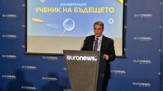 Ректорът Пламен Моллов: Трябва да учим студентите на критично мислене 