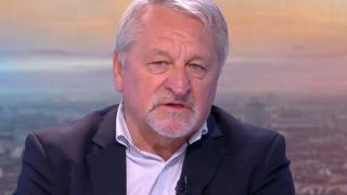 Хиновски каза кога ще паднат цените на парното и топлата вода