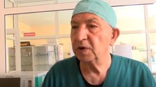 75-г. хирург прави по няколко операции на ден в Горна Оряховица