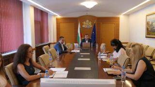 Министър Гечев към пчеларите: Предстои ускорен прием на заявления по Временната рамка за държавна помощ