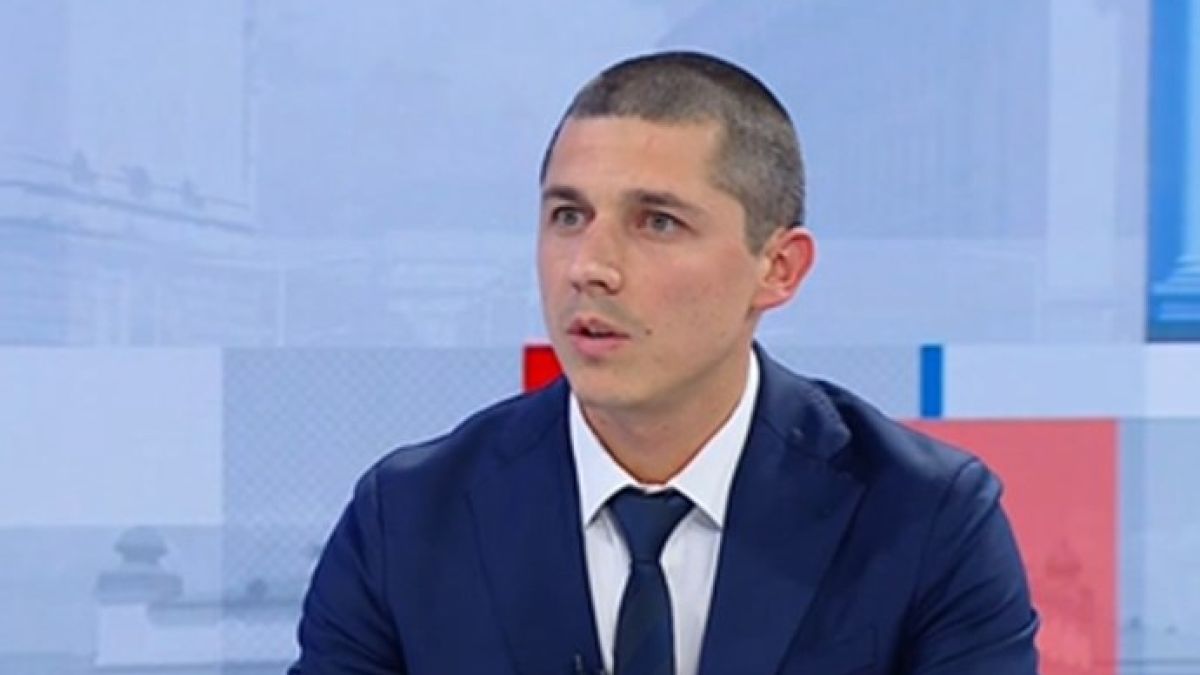 Годеникът на Лена проговори за разцеплението в ПП и оплака машините на Мадуро