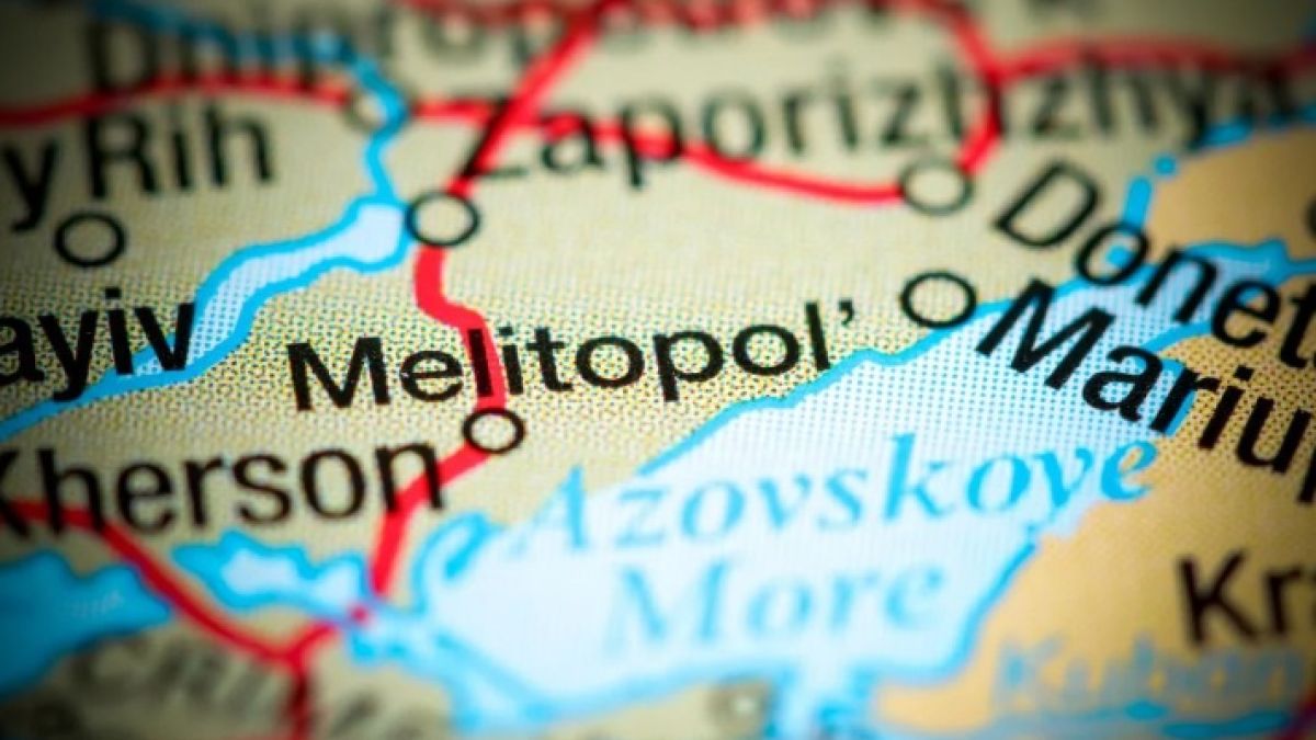 В Мелитопол руснаци учат деца да боравят с оръжие