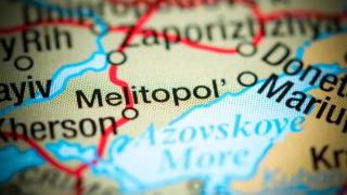 В Мелитопол руснаци учат деца да боравят с оръжие