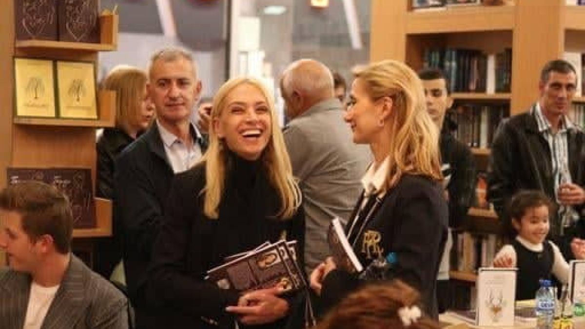 Книга срещна пациентка с доктора,  спасил живота й преди 13 години