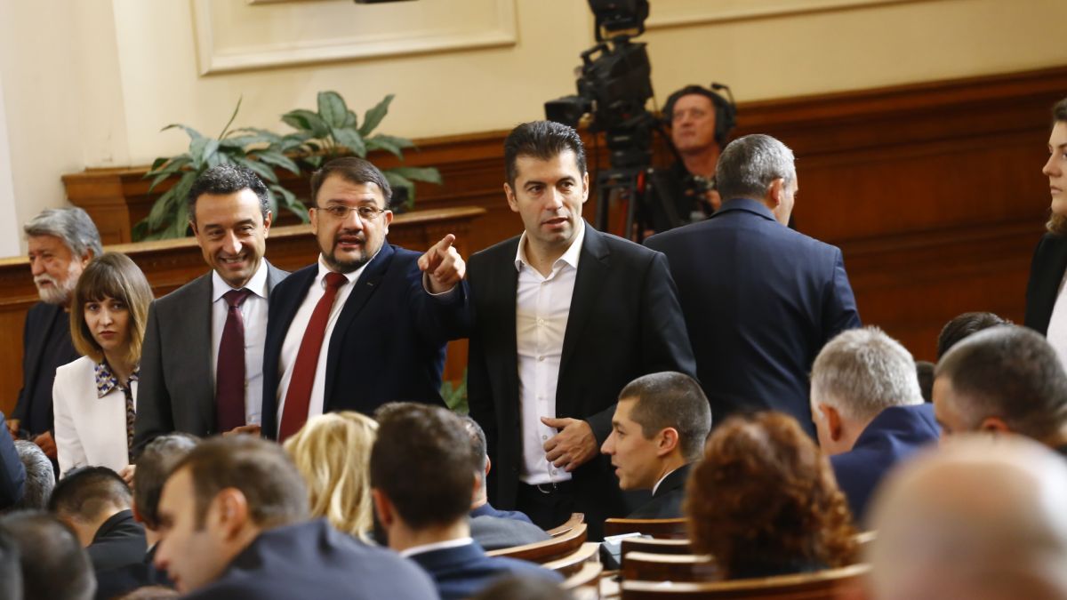Анализ: Кои са новите блъфове и опорки на ПП