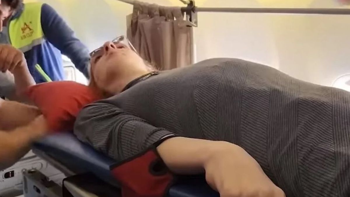 Най-високата жена в света реши да се вози със самолет - и стана чудо ВИДЕО