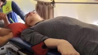 Най-високата жена в света реши да се вози със самолет - и стана чудо ВИДЕО