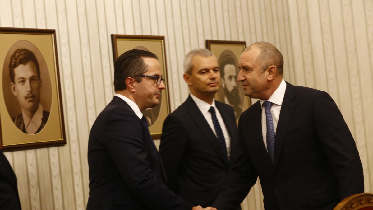 Жесток скандал при президента: Радев и Костадинов се изпокараха пред всички ВИДЕО