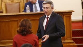 Карадайъ в спор с Цънцарова, предложи ѝ да я обучава за...