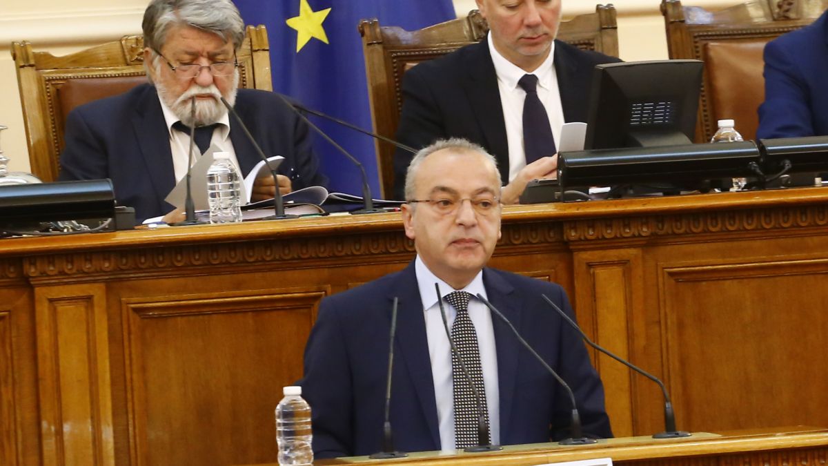 Донев с гневен коментар и голямо обещание към българите от трибуната на НС