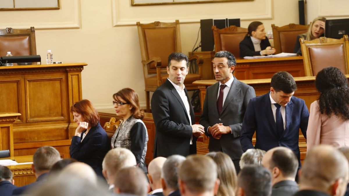 Политолог посочи блестящ ход на Радев, с който България бе спасена от невиждан изборен абсурд