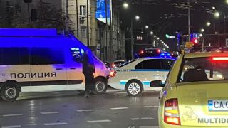 Извънредна ситуация с полицейски коли на Петте кьошета в София СНИМКА